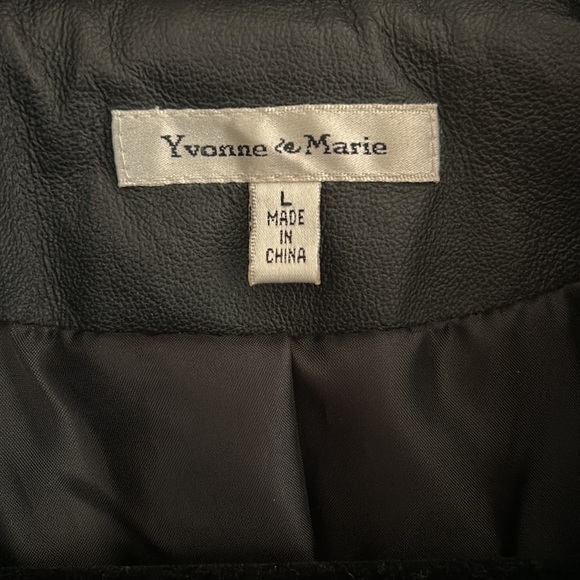 Yvonne Marie Fully Lined, Short, Vintage, Black Leather Jacket, Size Large - Picture 3 of 8